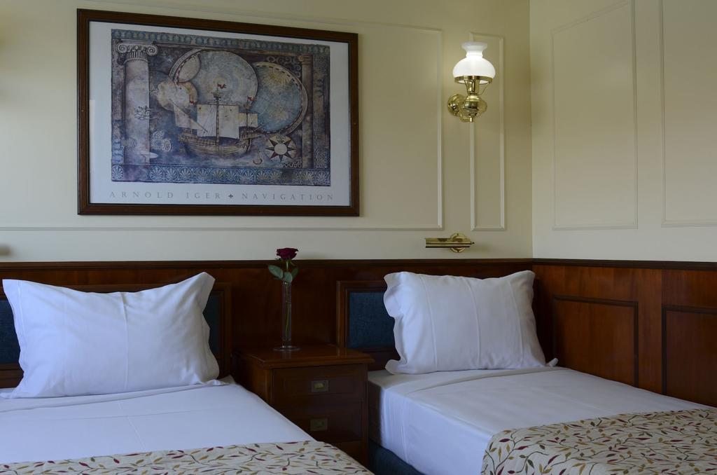 Invicta Ribeira Boat Hotel Порту Экстерьер фото