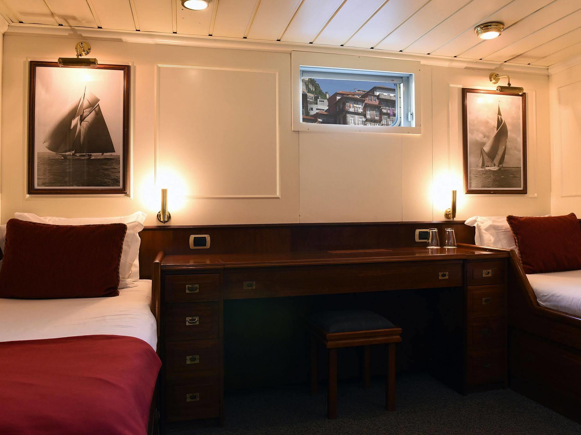 Invicta Ribeira Boat Hotel Порту Экстерьер фото