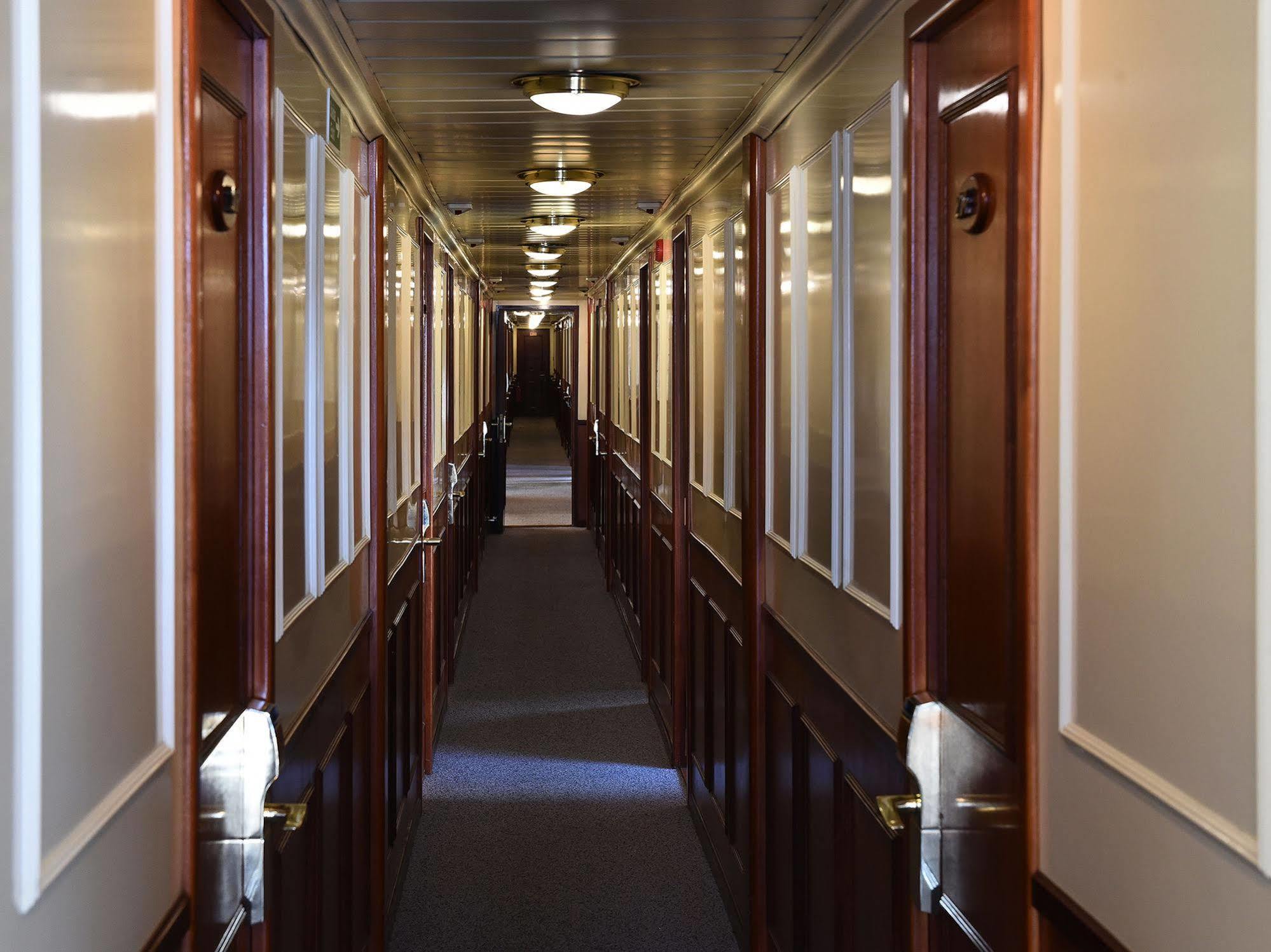 Invicta Ribeira Boat Hotel Порту Экстерьер фото
